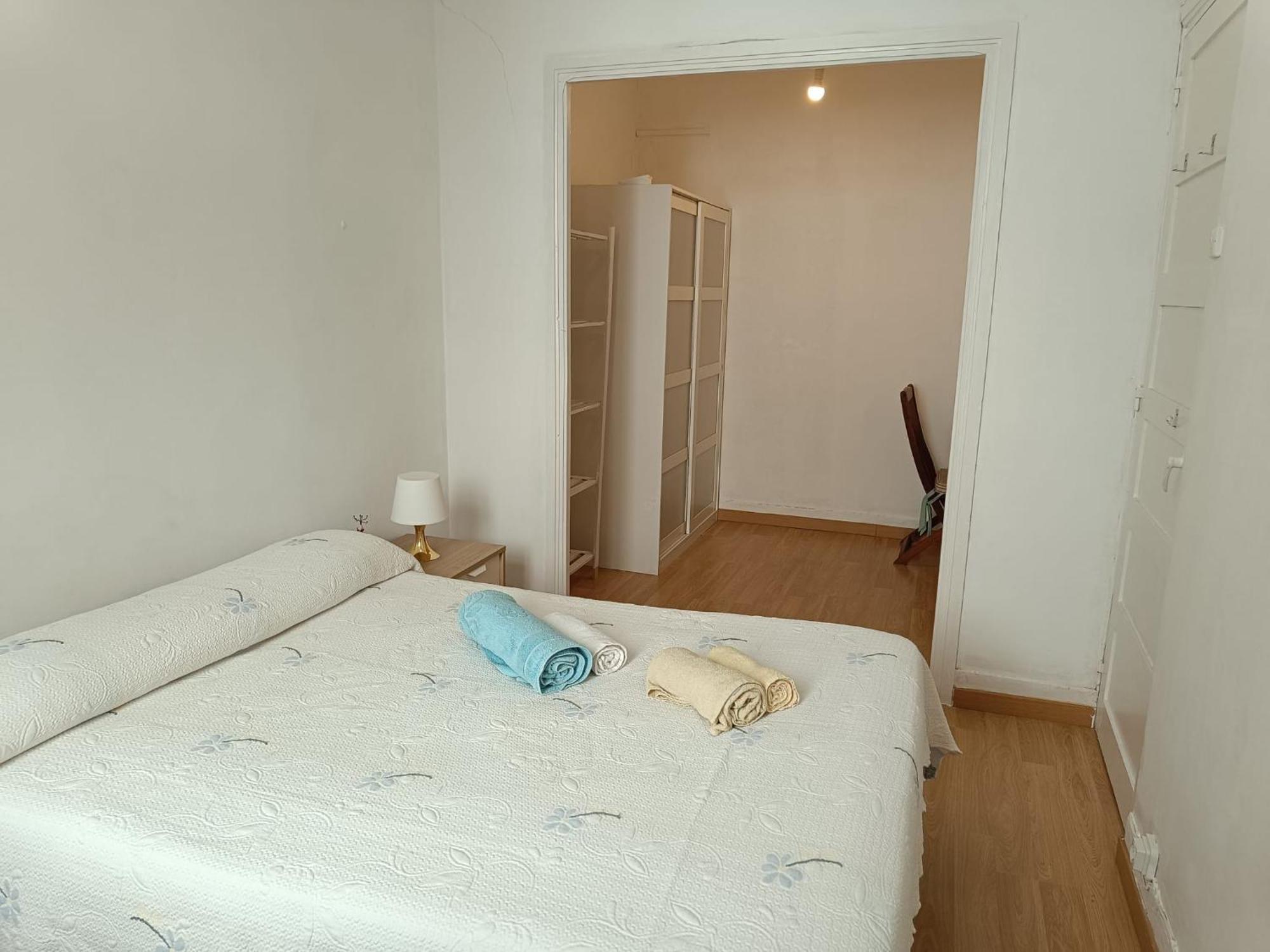 Apartamento Piso antiguo, muebles viejos, muy sencillo, alquilado en invierno a estudiantes, sin ascensor, cocina antigua a gas, edificio muy antiguo A Coruña Exterior foto