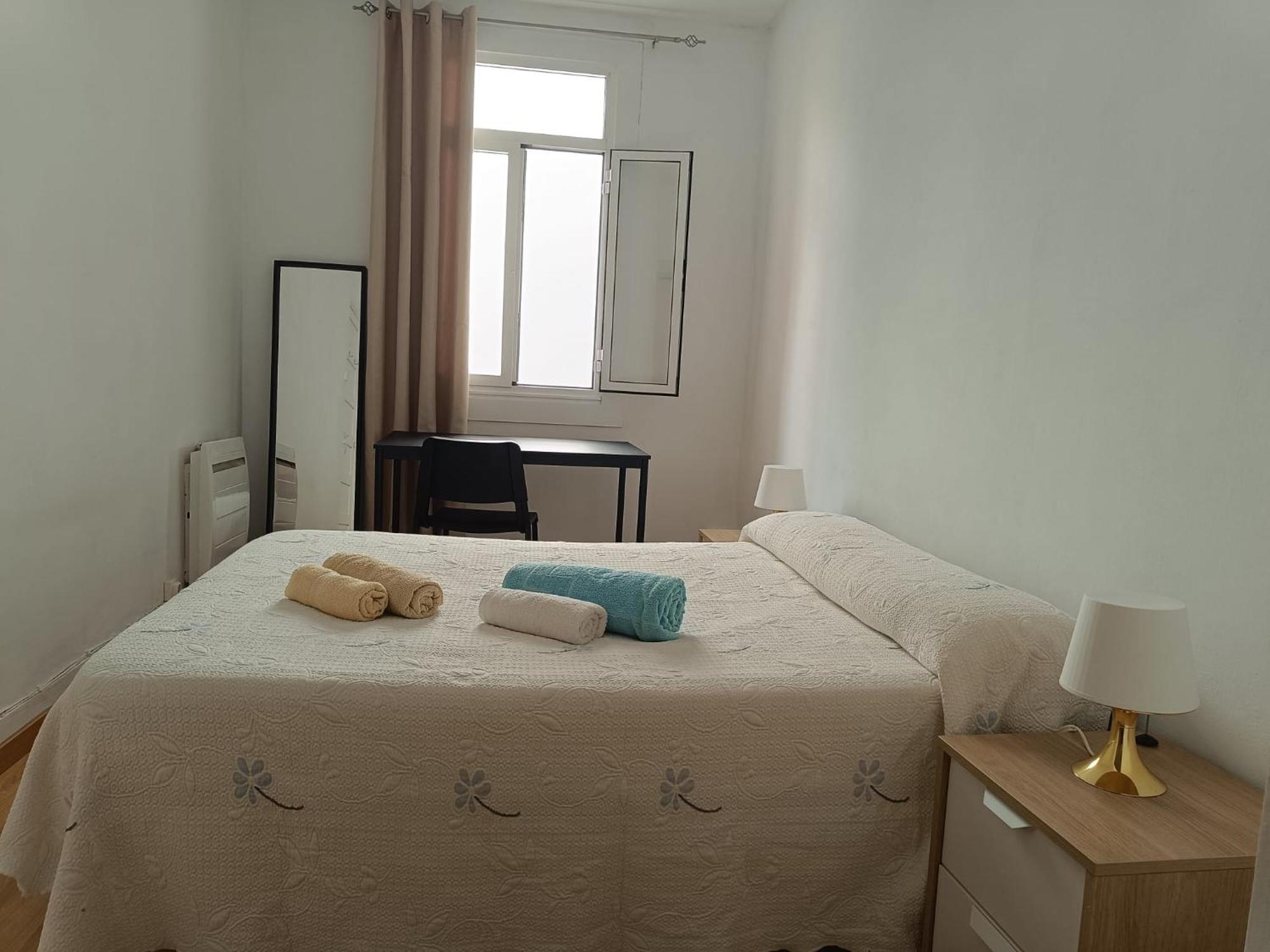 Apartamento Piso antiguo, muebles viejos, muy sencillo, alquilado en invierno a estudiantes, sin ascensor, cocina antigua a gas, edificio muy antiguo A Coruña Exterior foto