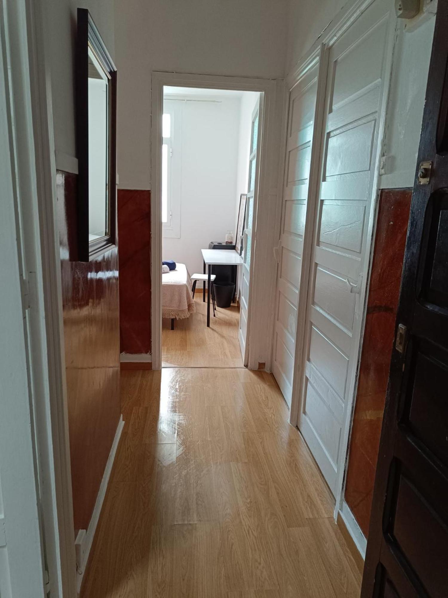 Apartamento Piso antiguo, muebles viejos, muy sencillo, alquilado en invierno a estudiantes, sin ascensor, cocina antigua a gas, edificio muy antiguo A Coruña Exterior foto
